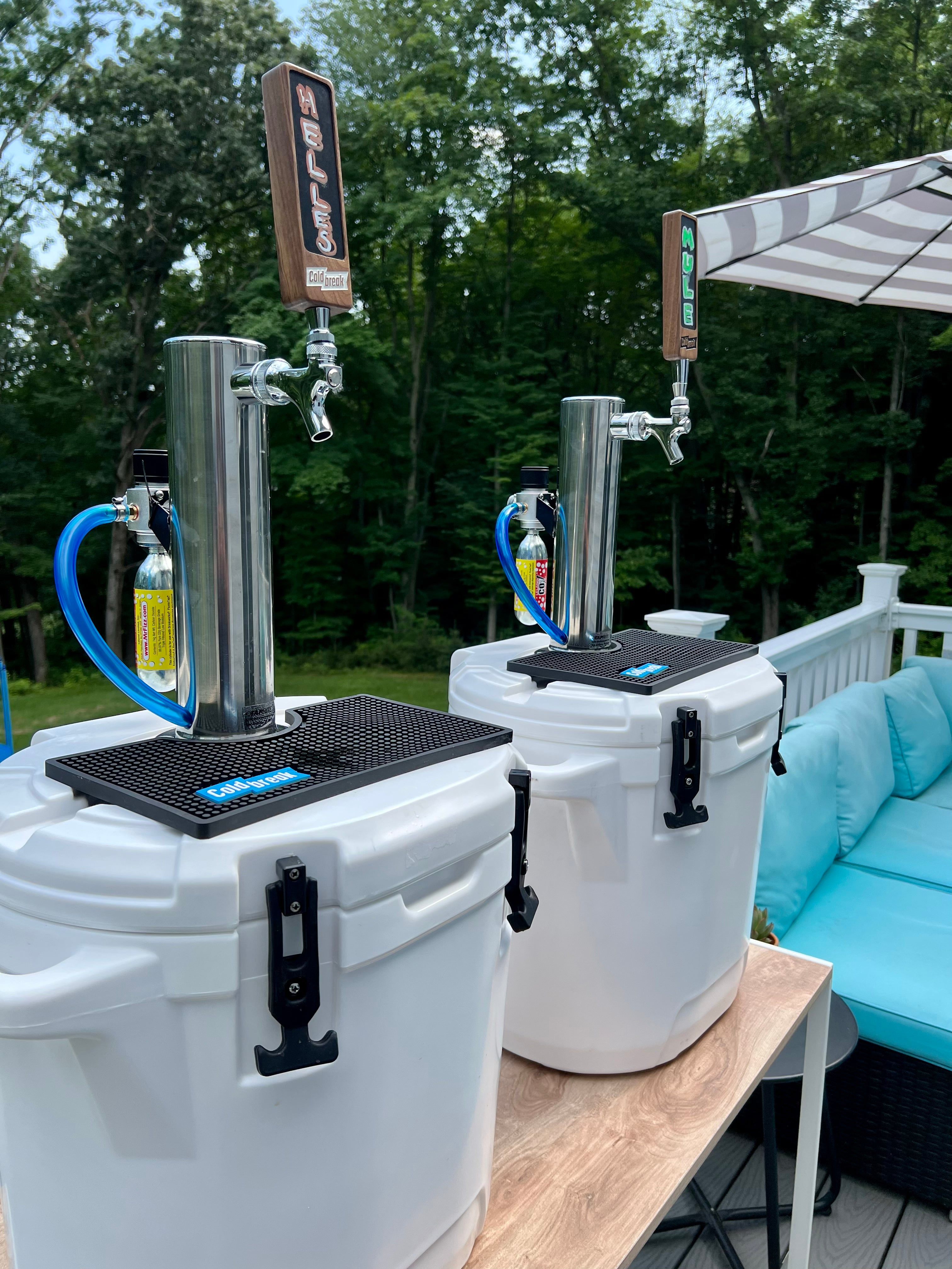 Outdoor store keg cooler