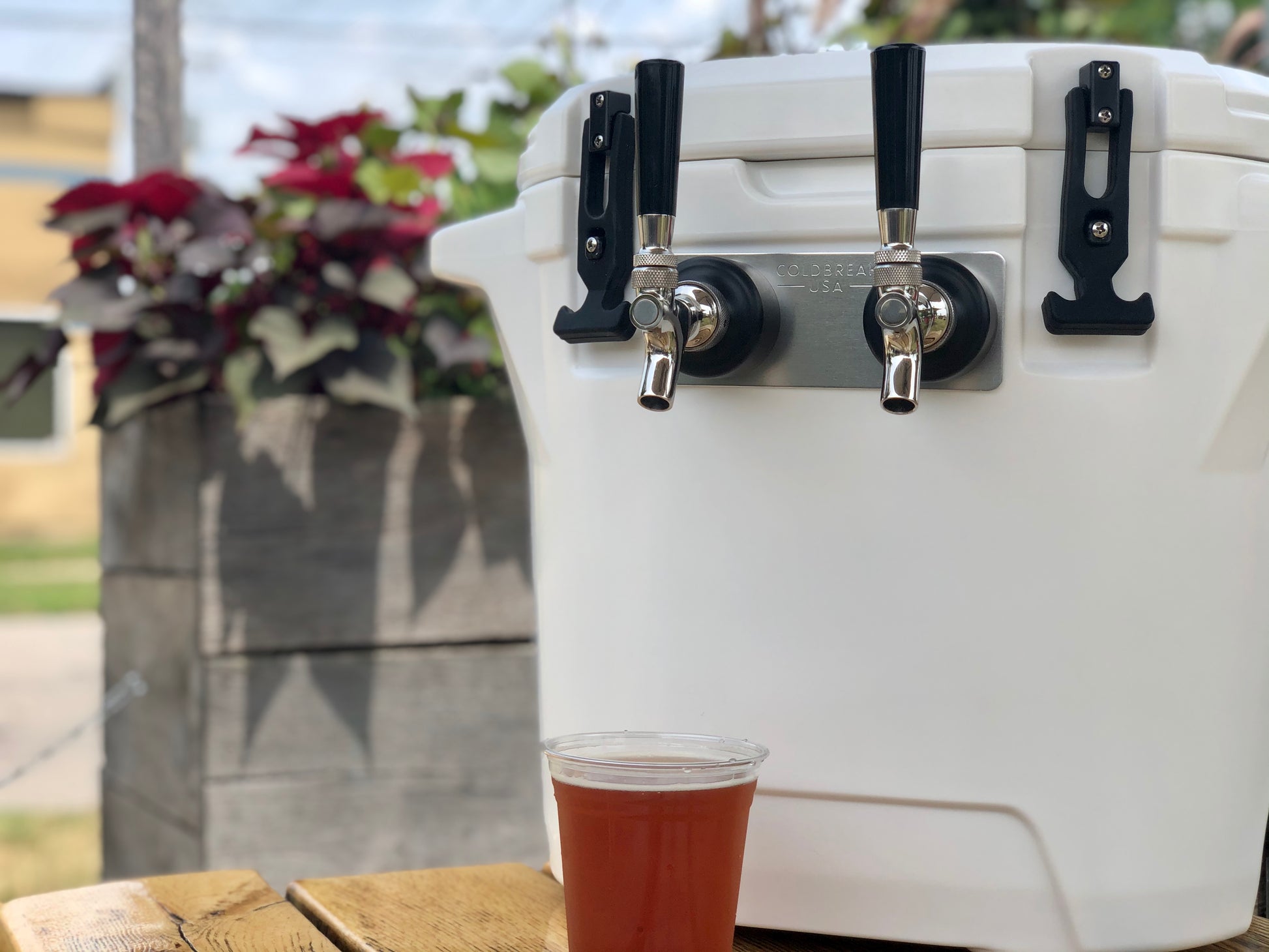 2-Tap Tailgate Jockey Box Outside by Coldbreak